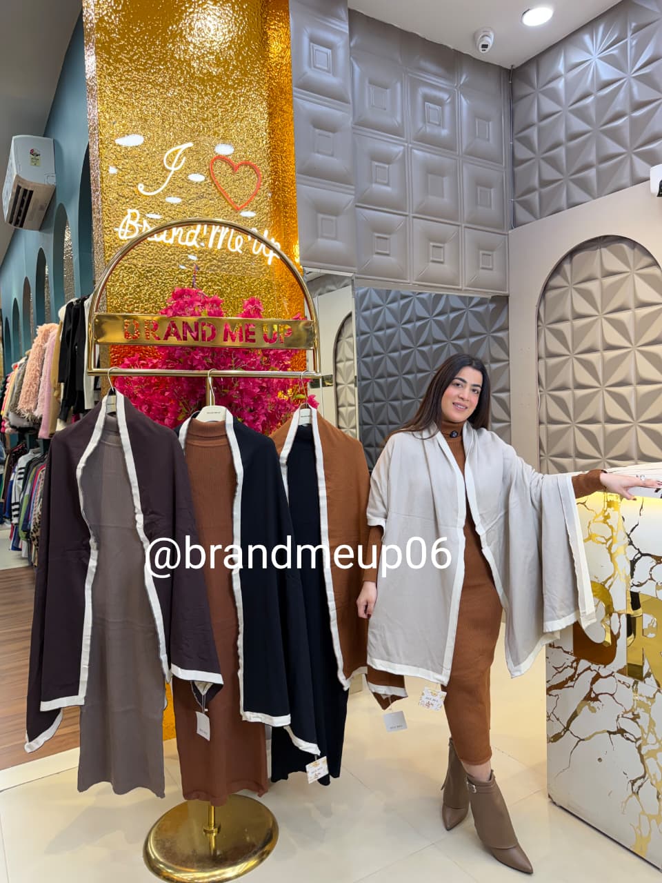 WOOLEN DRESS WITH REVERSIBLE SHAWL (IMP-657)