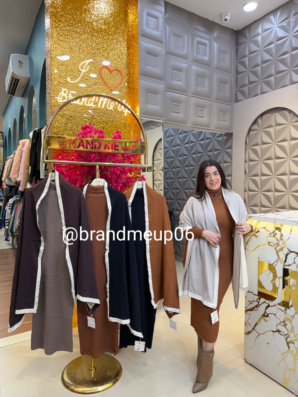 WOOLEN DRESS WITH REVERSIBLE SHAWL (IMP-657)