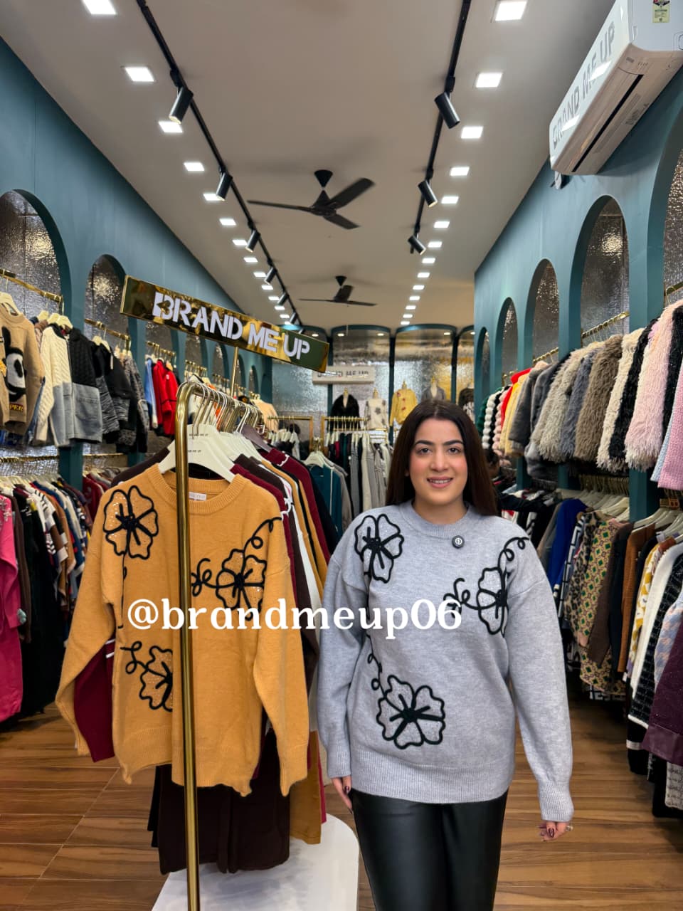 WOOLEN SEQUENCE FLOWER SWEATER (IMP-700)