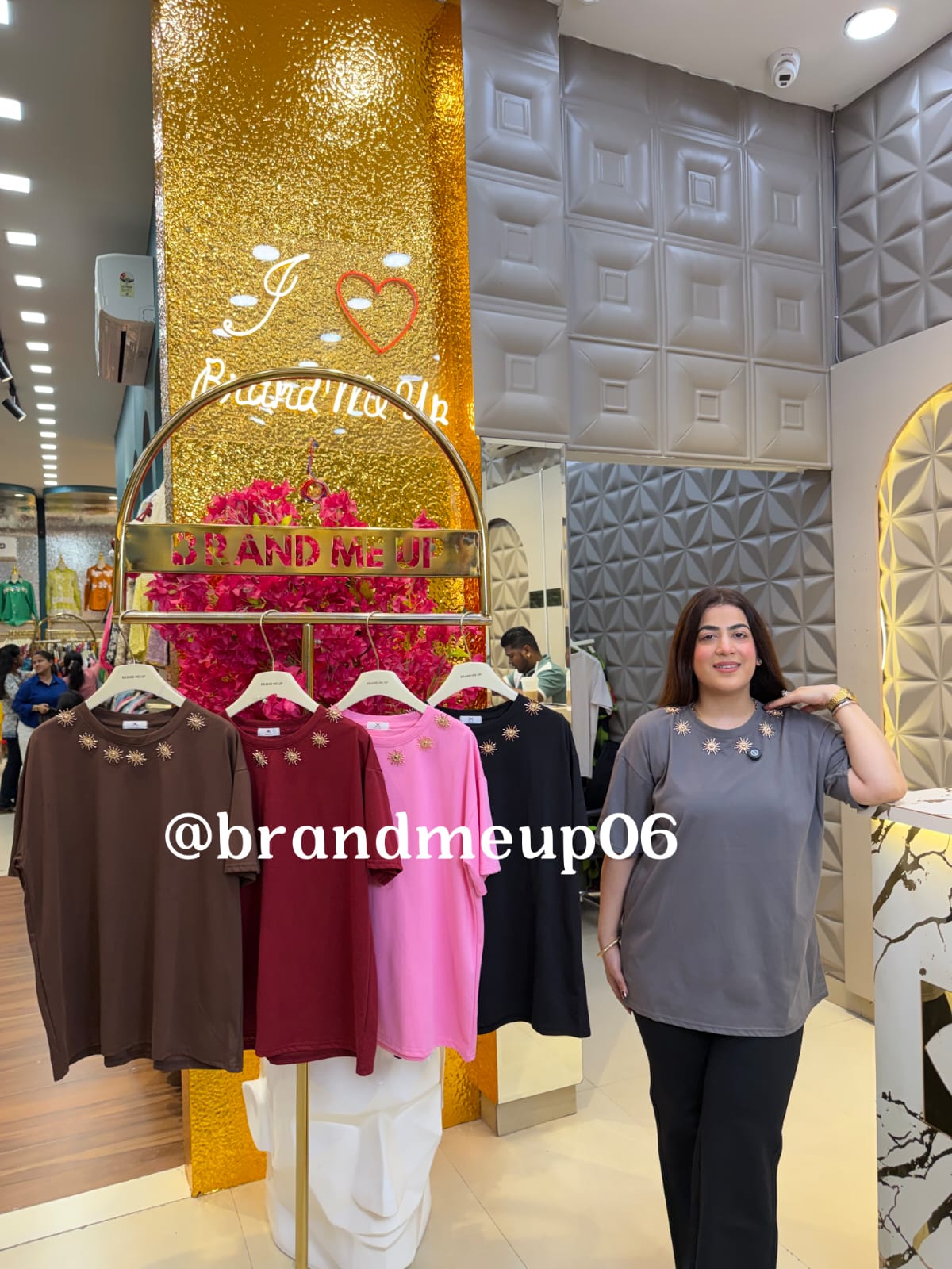 COTTON WITH STITCHED SUN BROOCH T-SHIRT  (TEE-193)