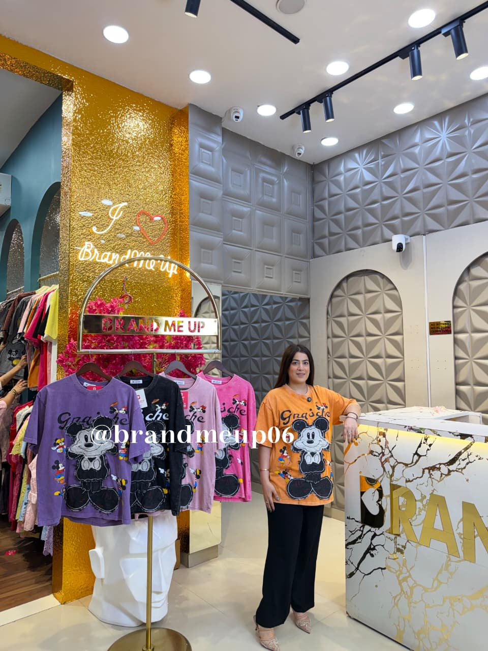 ‘PEEK’ CUTE TSHIRT (TEE-250) (CODE-T5009)