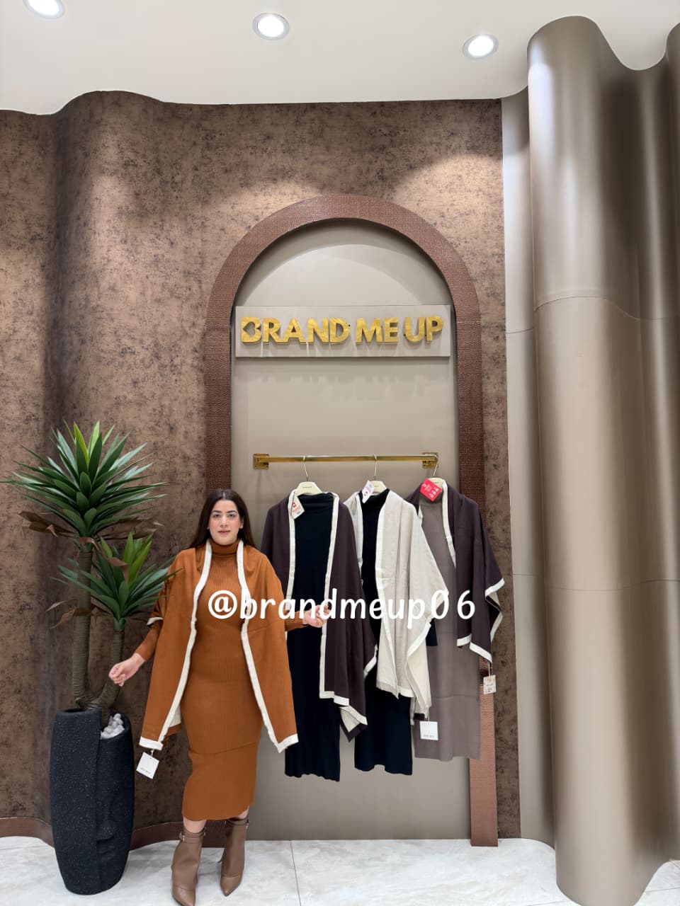 WOOLEN DRESS WITH REVERSIBLE SHAWL (IMP-657)
