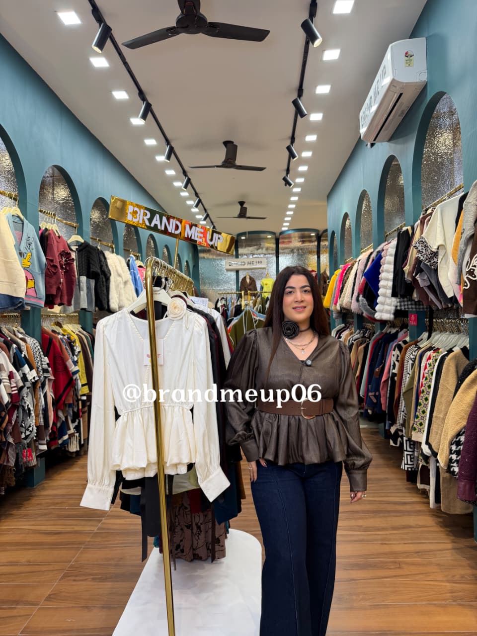 IMPORTED TOP WITH ROSE NECK WITH BELT  (PRM-770)